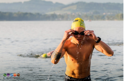 Vojta swimming
